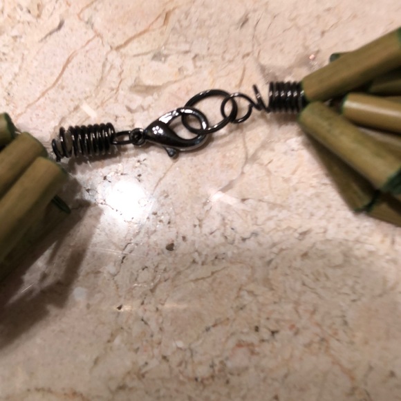 Multi strand green bamboo and sea shell necklace - Picture 4 of 4